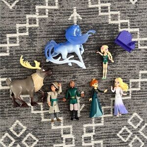Disney Frozen 2 doll characters set